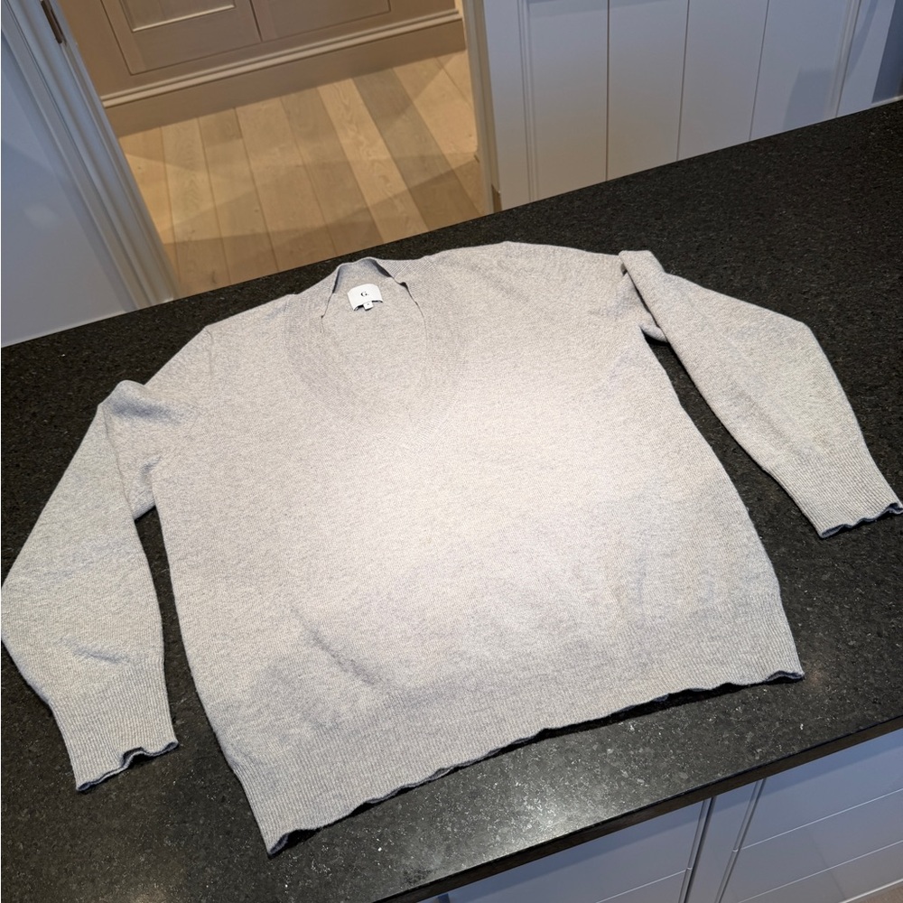 Elegant Women's V-Neck Sweater in Light Gray